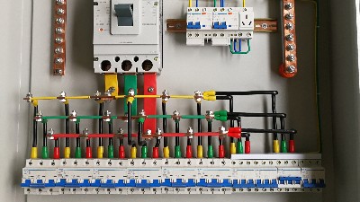 配電柜外殼“麻”的感覺(jué)-就要當(dāng)心了【千亞電氣】